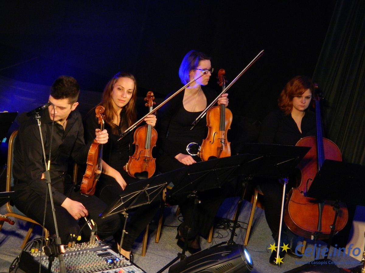 5+ band in Tereza Kesovija (10)
