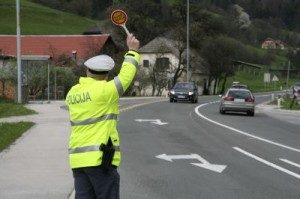 Največ prekoračitev hitrosti je izdanih do vključno 10 km/h.