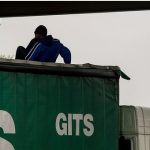 Iz tovornjaka v Celju skočila dva Afganistanca, v gozdovih Balkana tabori več sto migrantov
