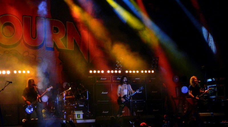 Legendarni Airbourne so navdušili rock oboževalce.