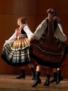 Od Celja do Žalca so nas skozi folkloro popeljale številne domače in tuje skupine. 