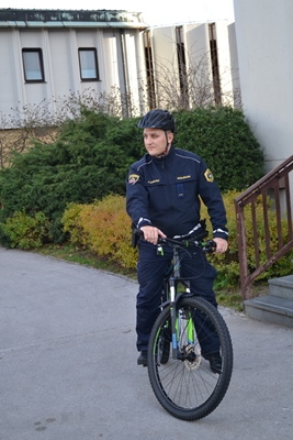 policist-kolesar