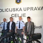 Mestna občina Celje je danes Policijski upravi Celje podarila dve kolesi