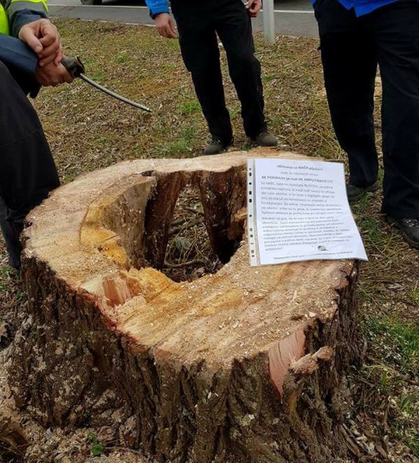 Ob poseku so delavci Simbia naleteli tudi na protestno pismo