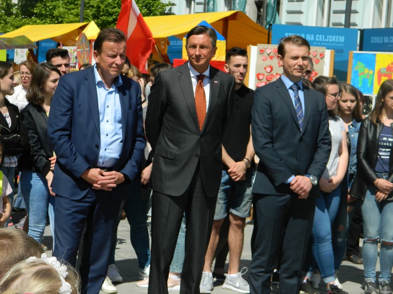 Bojan Šrot, Borut Pahor in Aleksander Verhovšek so z obiskovalci Krekovega trga delili svoje misli o Evropi in prispevku mladih.