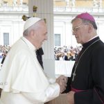 Papež Frančišek sprejel odpoved službi celjskega škofa Lipovška