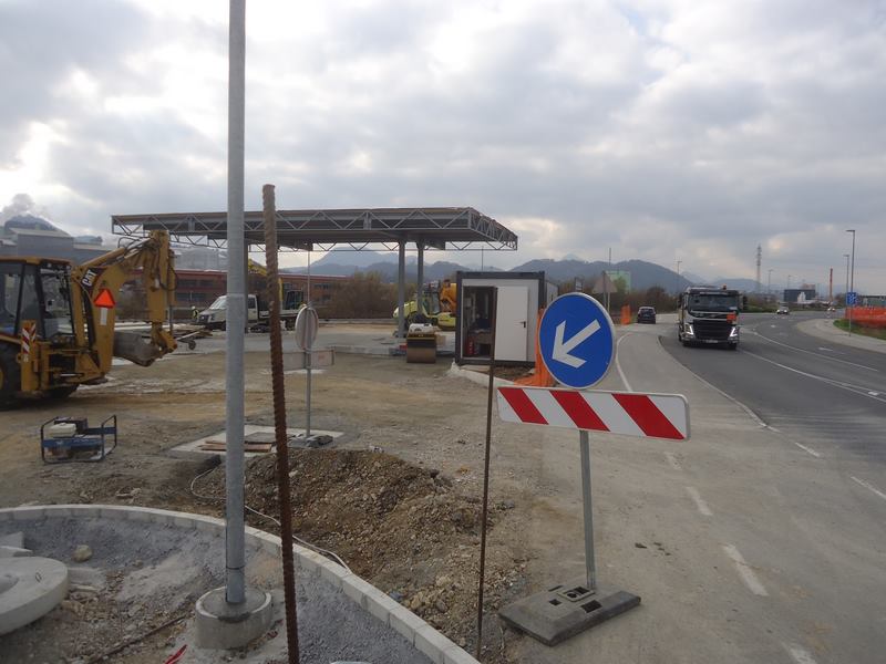 Polnilnica bo na relaciji Bukovžlak-City Center pri vojaškem skladišču.