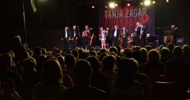 Tanja Žagar in klapa Kampanel v Laškem 2019 (foto in video) Tanja Žagar in klapa Kampanel v Laškem 2019 (foto in video)