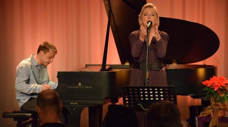 Gabi Novak in Matija Dedić raznežila Plesni forum (foto, video) Gabi Novak in Matija Dedić raznežila Plesni forum (foto, video)