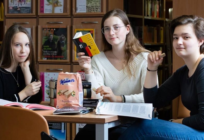 Na fotografiji (z leve): Lana Bruderman, Zala Kresse Likar in Doroteja Berložnik