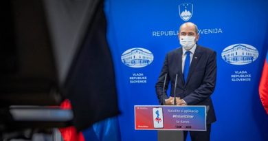 Predsednik vlade v nagovoru državljanov: prikličimo si pred oči državljane, ki so resno zboleli in spoštujmo ukrepe Predsednik vlade v nagovoru državljanov: prikličimo si pred oči državljane, ki so resno zboleli in spoštujmo ukrepe