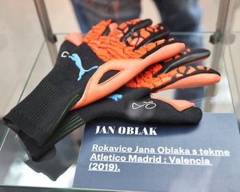 Citycenter Celje_RAZSTAVI ob Pokalu za EU prvaka U21_rokavice Jana Oblaka