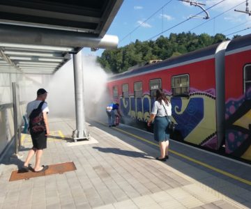 Goreči potniški vlak v Štorah (foto: Egon Horvat)