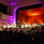 Iz Celjskega doma zvenele praznične melodije v izvedbi Malega godalnega orkestra in Malega pihalnega orkestra Glasbene šole Celje (foto)