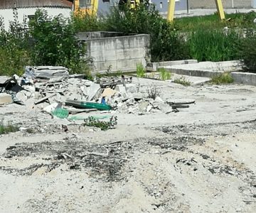 Pogled na kup nedovoljeno odloženih gradbenih odpadkov v Medlogu (foto: občan)