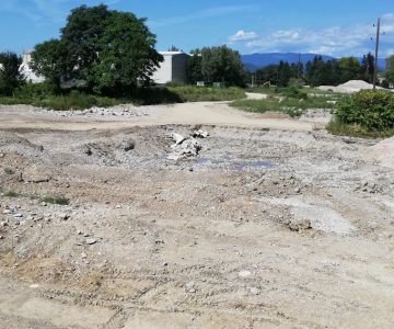 Zakopavanje gradbenih odpadkov v Medlogu (foto: občan)