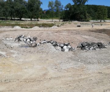 Zakopavanje gradbenih odpadkov v Medlogu (foto: občan)