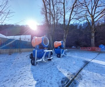 Nova snežna topova, s katerima se je zasnežilo park (foto: Celje.info)