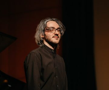 V organizaciji Hiše kulture Celje je pred razprodano veliko dvorano Celjskega doma nastopil pianist Alexander Gadjiev (foto: Robi Valenti)