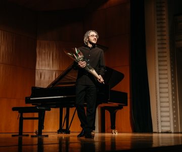 V organizaciji Hiše kulture Celje je pred razprodano veliko dvorano Celjskega doma nastopil pianist Alexander Gadjiev (foto: Robi Valenti)