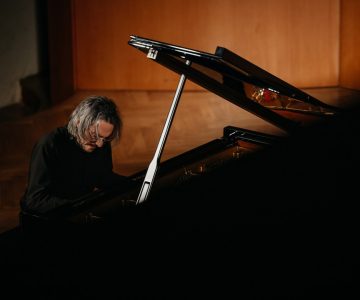 V organizaciji Hiše kulture Celje je pred razprodano veliko dvorano Celjskega doma nastopil pianist Alexander Gadjiev (foto: Robi Valenti)