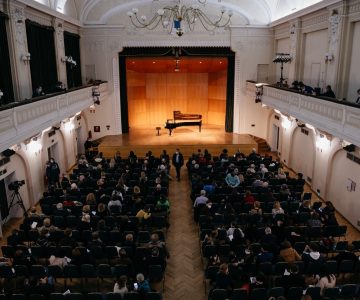 V organizaciji Hiše kulture Celje je pred razprodano veliko dvorano Celjskega doma nastopil pianist Alexander Gadjiev (foto: Robi Valenti)