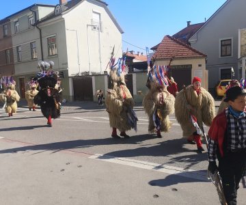 Kurenti na ulicah Celja (foto: MOC)