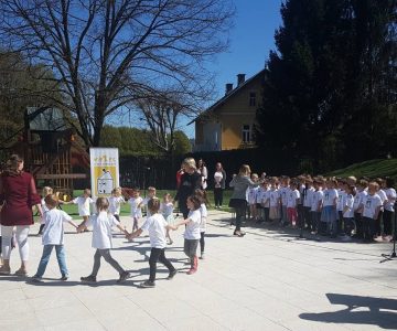 Slovesno odprtje saniranega otroškega igrišča pri enoti Luna (foto: MOC)