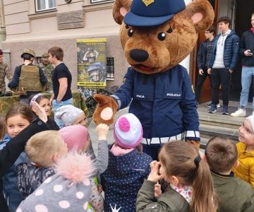 Predstavitev javnih služb pred I. gimnazijo v Celju (10)