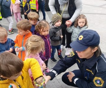 Predstavitev javnih služb pred I. gimnazijo v Celju (11)