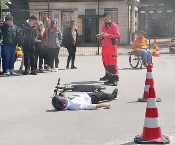 »Poletje bo – zato z glavo na e-skiro!« (foto: PU Celje)