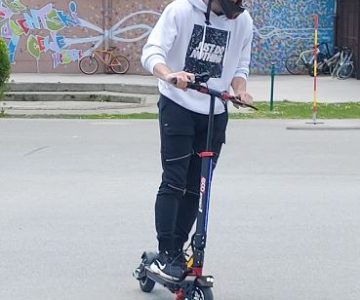 »Poletje bo – zato z glavo na e-skiro!« (foto: PU Celje)