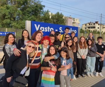 Za OŠ Lava je uspešna mednarodna izmenjava Erasmus+ v italijanskem mestu Vasto, kjer so se srečale ekipe Romunije, Severne Makedonije, Italije in nas iz Slovenije. (foto: OŠ Lava)