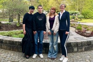 Dijaka Gimnazije Celje-center z mentoricama