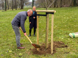 PONI-sajenje drevesa (Foto:Celje.info)